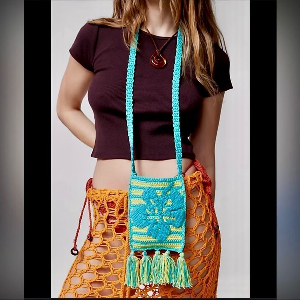 URBAN Outfitters Flower/Stripe Blue Yellow Mini Crochet Crossbody Cell Phone Bag